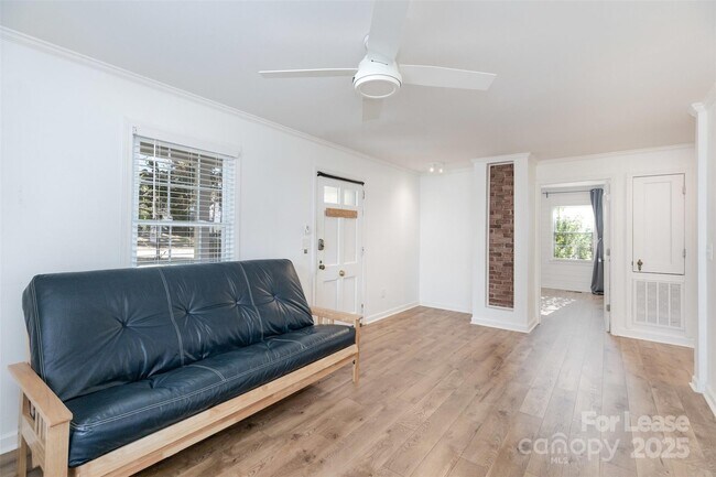 Foto del edificio - 542 Iverson Way