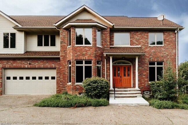 Building Photo - 693 Hampshire Rd