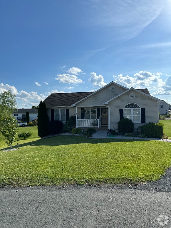 Building Photo - 123 S Foxhall Ln