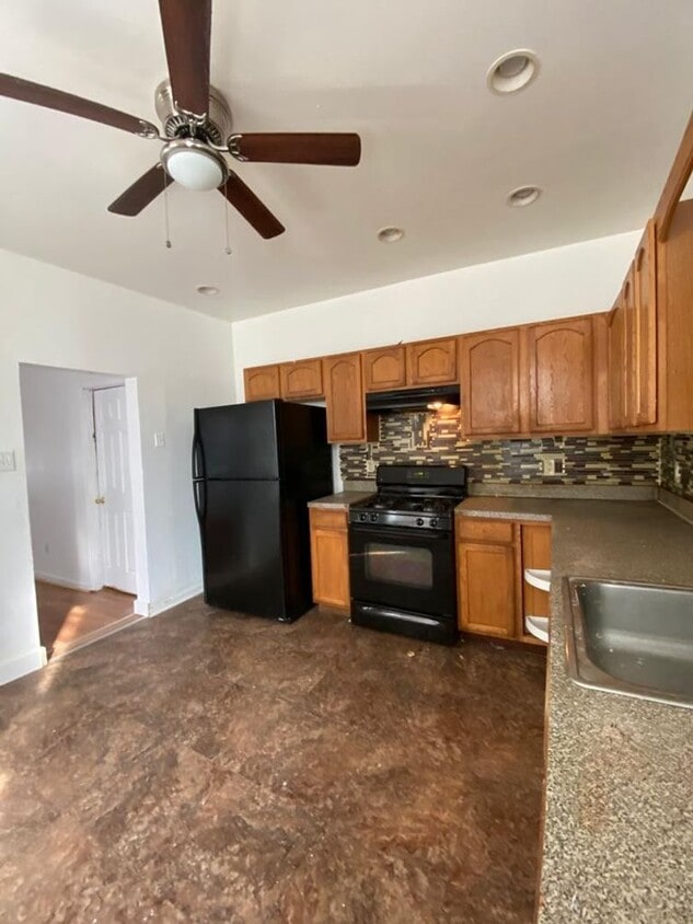 Foto del edificio - 4 bed 2 bath