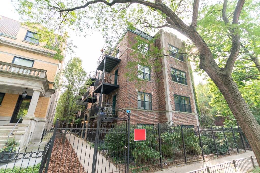 Foto principal - Bright 2bed condo in prime Lincoln Park lo...