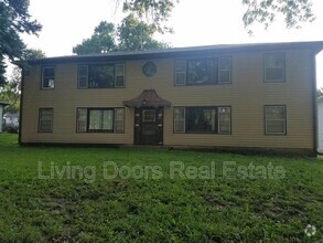 Building Photo - 305 S 47th St