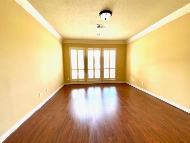 Foto del edificio - 1915 Spring Cedar Ln
