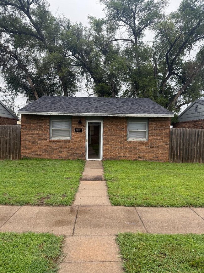 Building Photo - 109 E Ave B