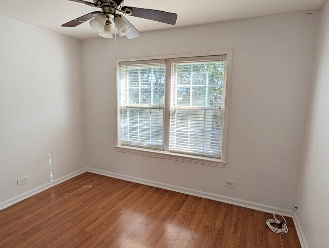 Building Photo - 733 Dobson St