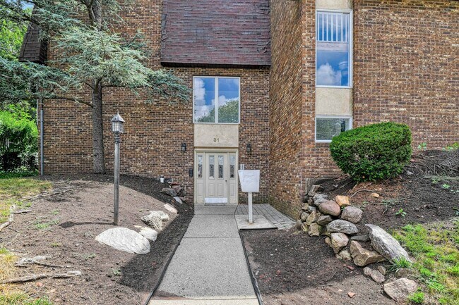 Foto del edificio - 31 Home Pl