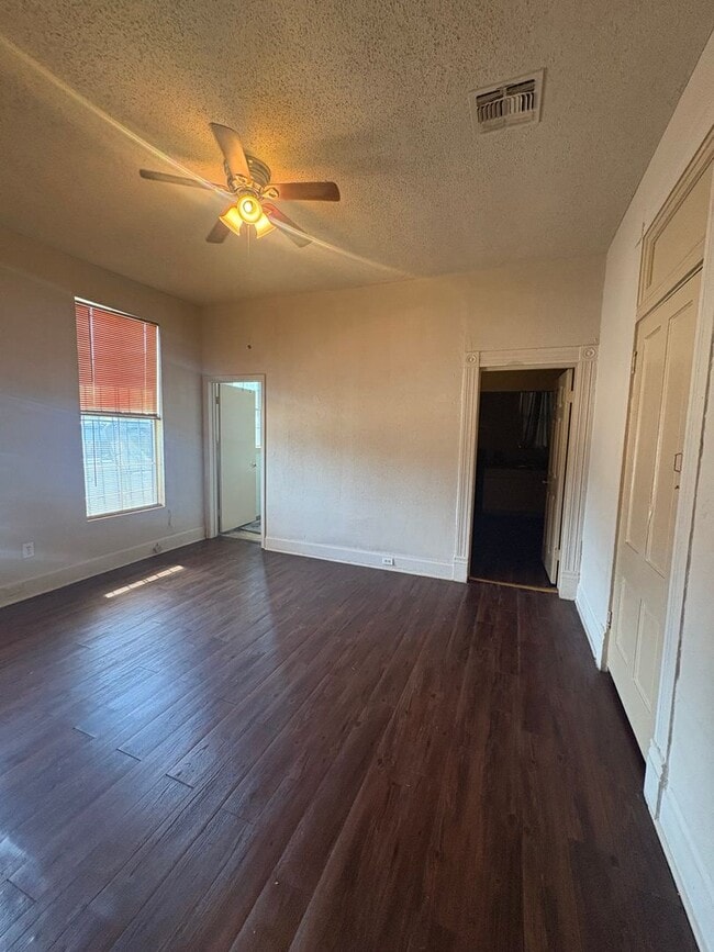 Building Photo - 517 Stoner Ave