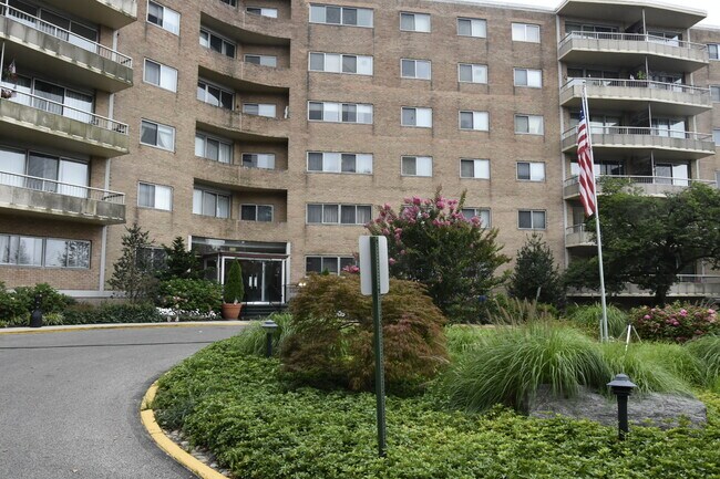 Building Photo - 100 West Ave