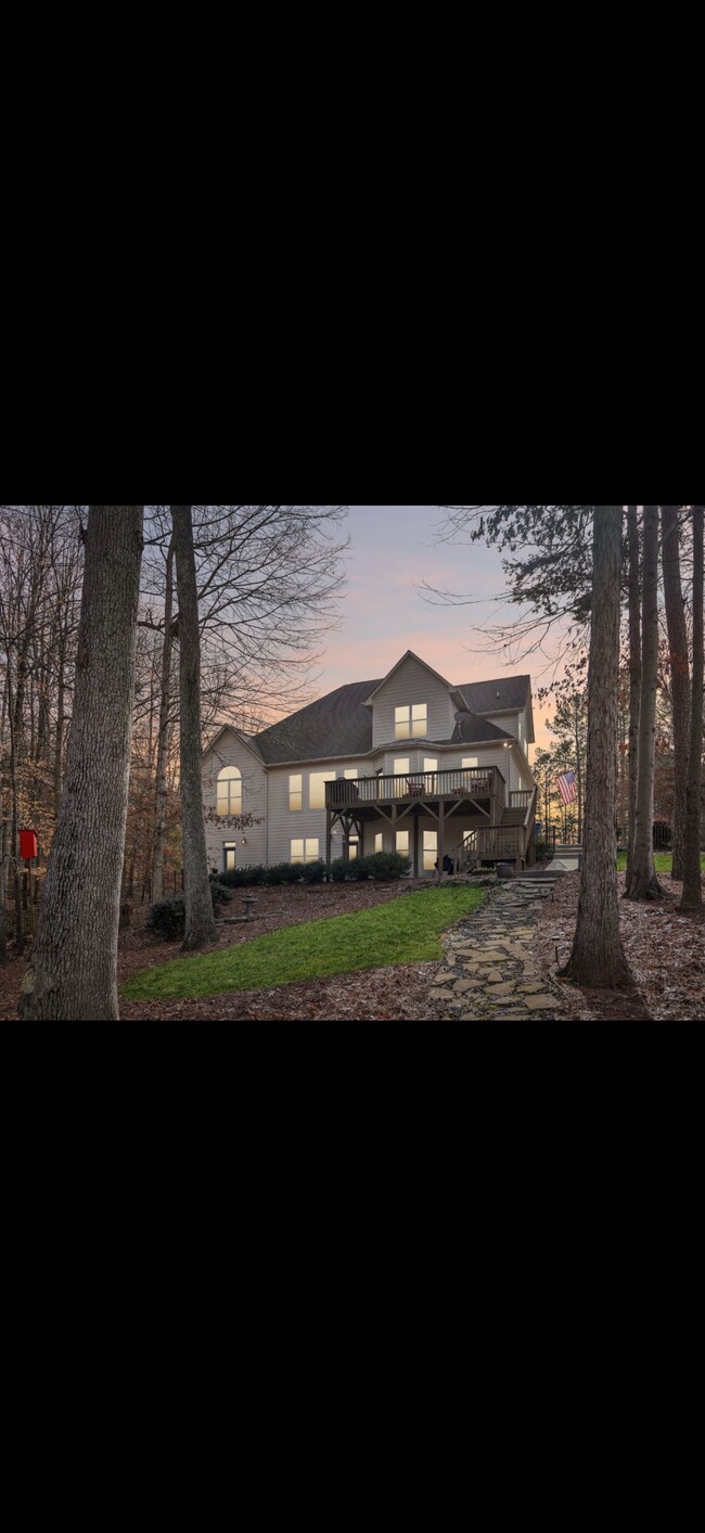 Foto del edificio - 329 Stumpy Creek Rd