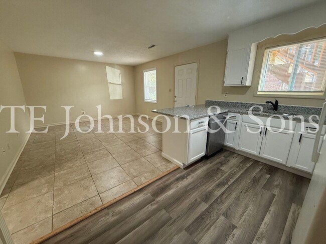 Foto del edificio - 1506 Oakshire-Water Included