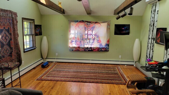 Amplio estudio de 15x25 - 9 Hobson Ave