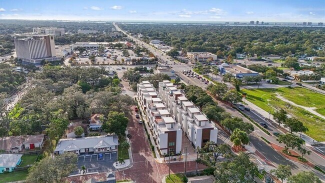 Foto del edificio - 627 Petit Wy