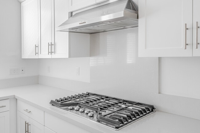 Building Photo - 150 Schick