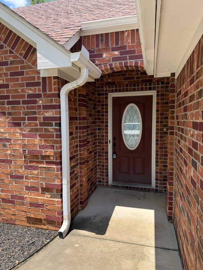 Building Photo - 113 Falcon Way