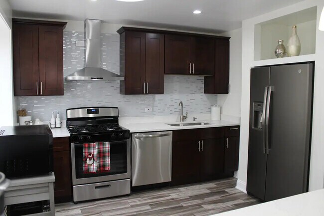 Foto del edificio - 3000 W Belmont Ave