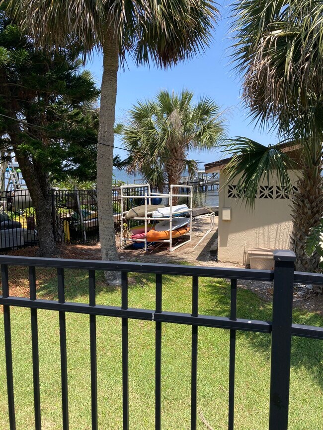 Easy access to kayaking - 2921 Kirkland Rd NE