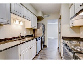 Lake Country Village Apartments photo'