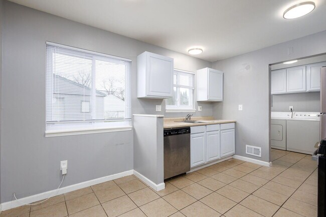 Foto del edificio - 13679 Sidonie Ave