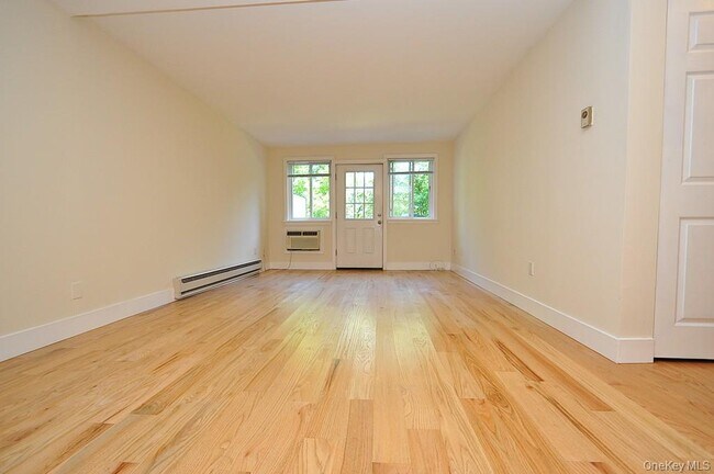Foto del edificio - 407 Woodland Hills Rd