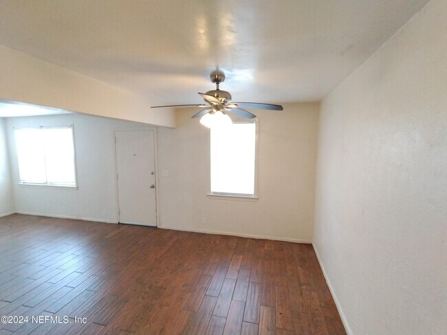 Foto del edificio - 4838 W Virginia Ave