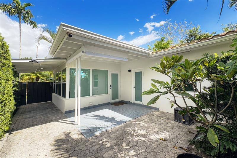 Foto principal - 1641 NE 5th Ct