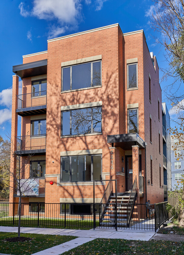 Foto principal - 1405 E 65th Pl