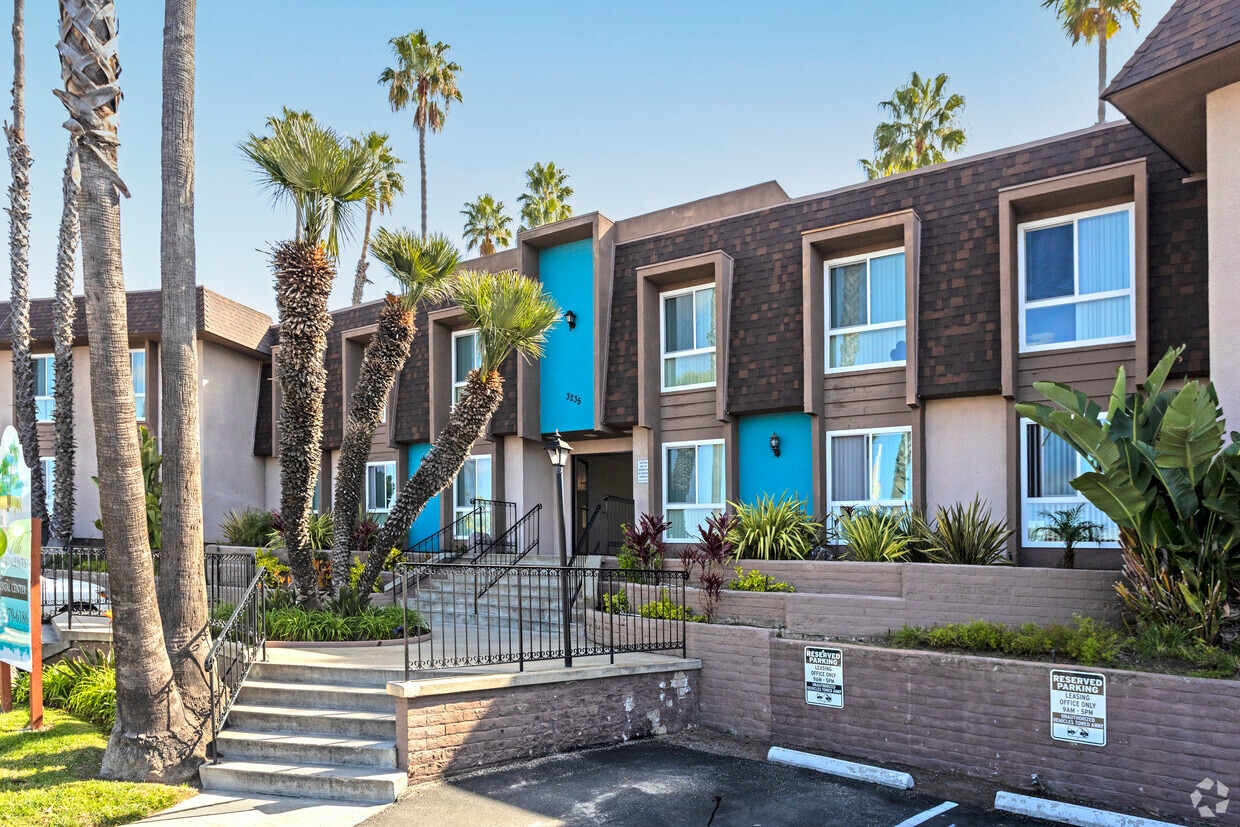 Riviera De Ville Apartments San Diego Ca Apartments Com