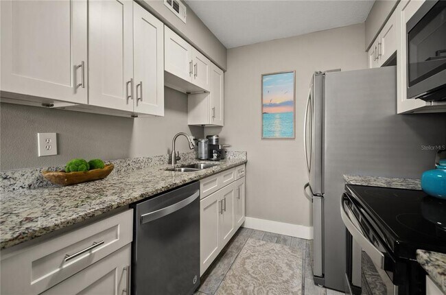 Building Photo - 6043 Windhover Dr