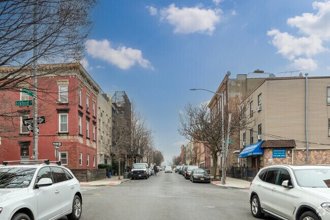 Neighborhood Context - 204 Calyer St