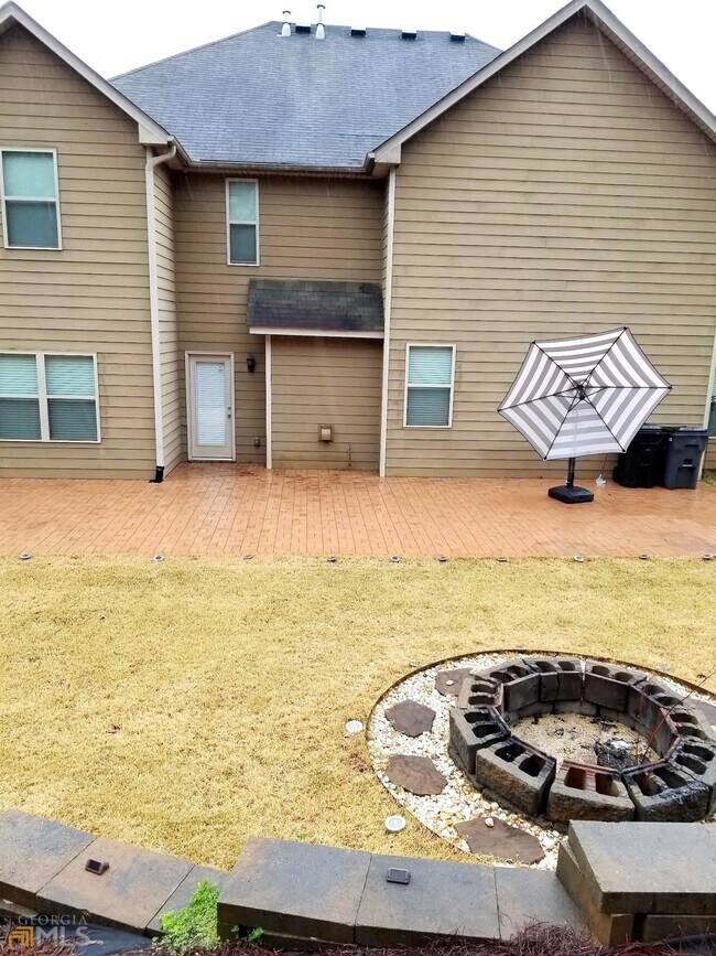 Foto del edificio - 5297 Rosewood Pl