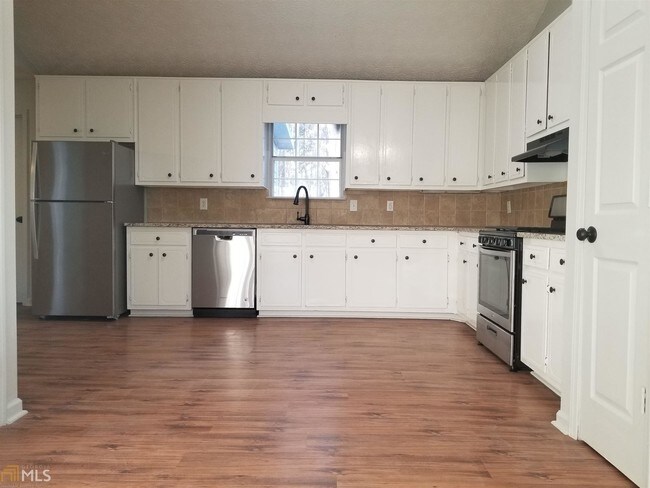 Foto del edificio - 160 Lazy Hollow Ln