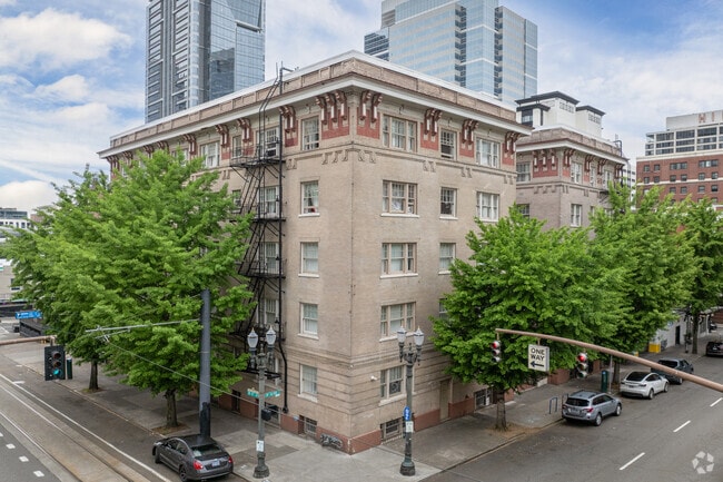 Exterior - Fountain Place Apartments