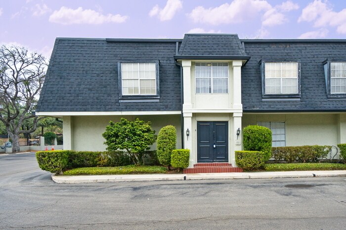 Foto principal - 7834 Broadway St