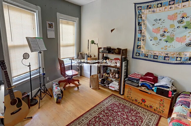 Building Photo - 131 Brook St