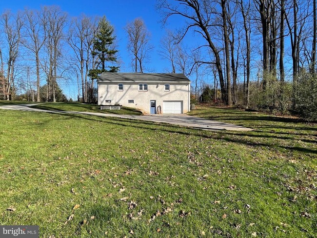 Building Photo - 1055 Rees Rd