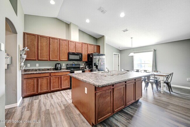 Foto del edificio - 870 Buchanan Ave SE