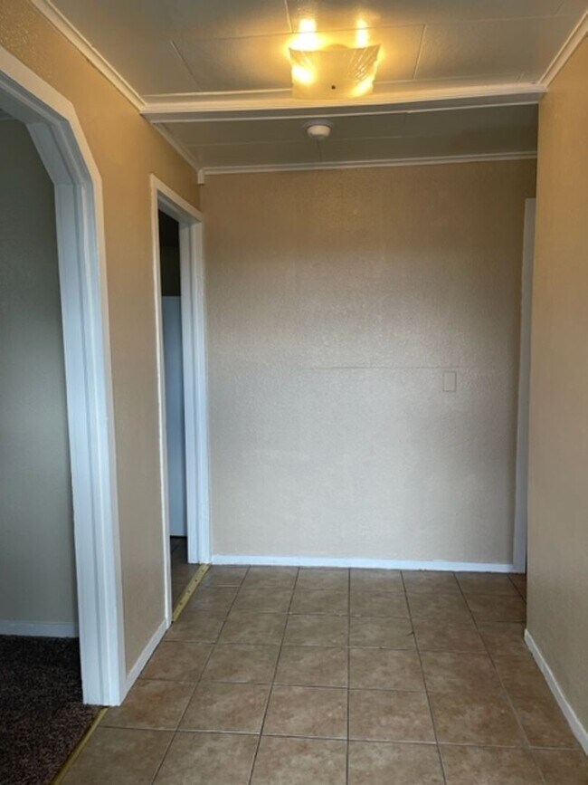 Foto del edificio - 2 Bedroom in Anderson with yard and garage!