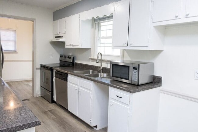 Building Photo - 1048 Graysville Rd