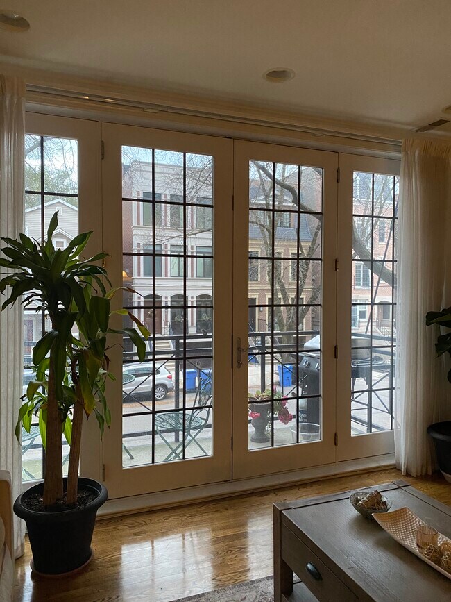 Building Photo - 1446 N North Park Avenue
