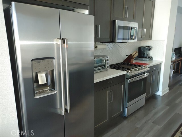 Foto del edificio - 275 W 8th St