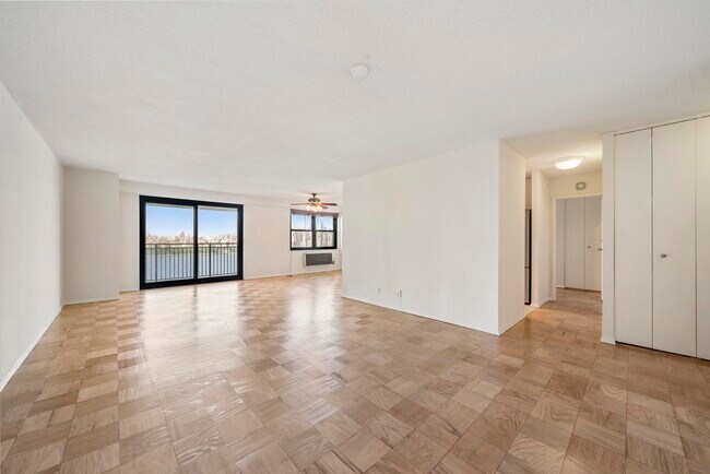 Foto del edificio - 7855 JFK Blvd E