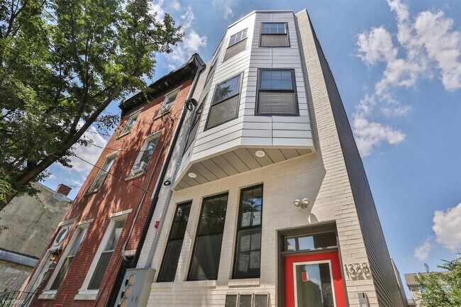 Foto del edificio - 2 br, 2 bath Triplex - 1328 N 7Th ST Unit 2