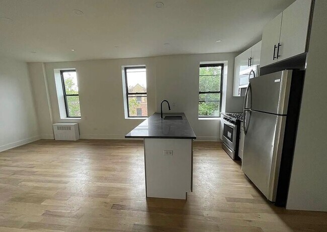 Building Photo - 3286 33rd St - C5