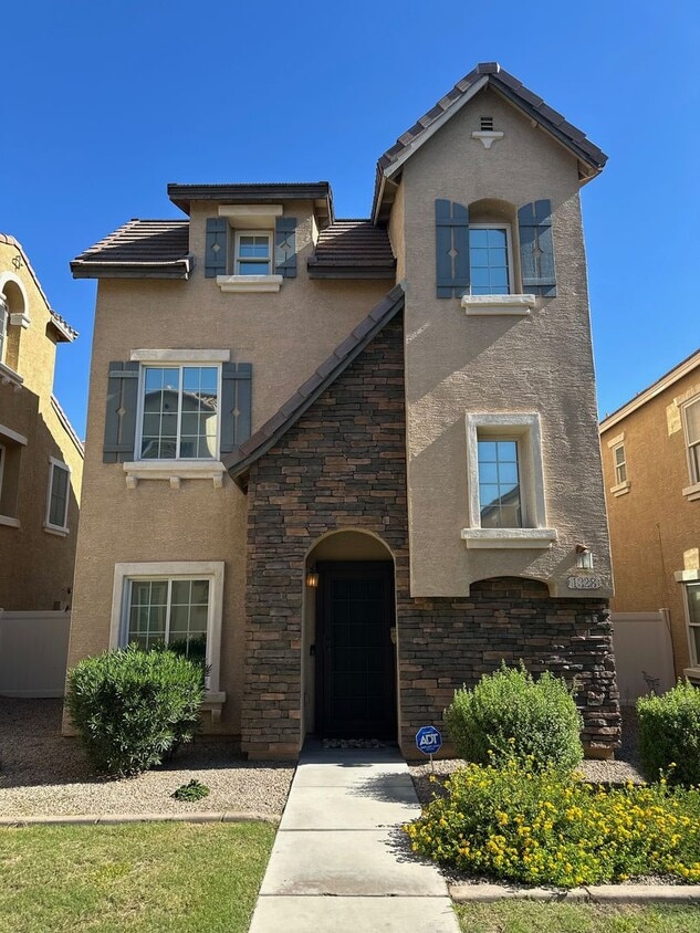 Primary Photo - Charming Gilbert Home in Prime Location!