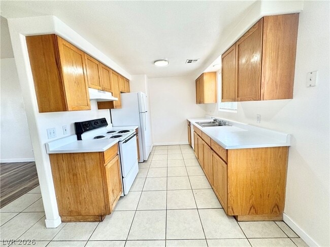 Building Photo - 1827 E Calvada Blvd S