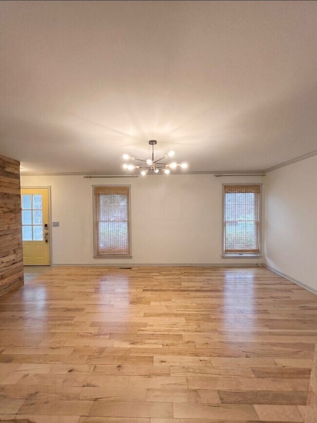 Building Photo - Renovated 3 Bedroom Home in Ashland City!