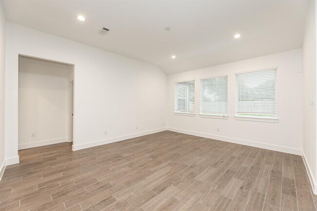 Building Photo - 4520 Mustang Run Dr