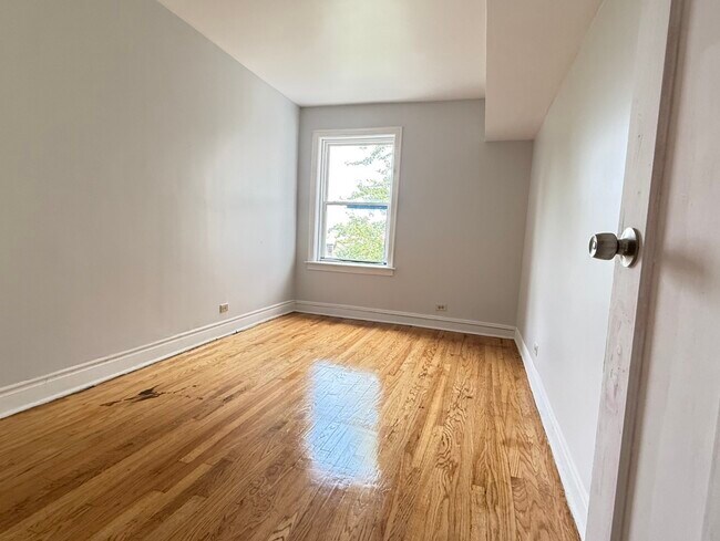 Building Photo - 4117 W Wilcox St