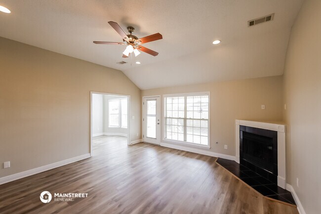 Building Photo - 12390 Huntington Village Dr