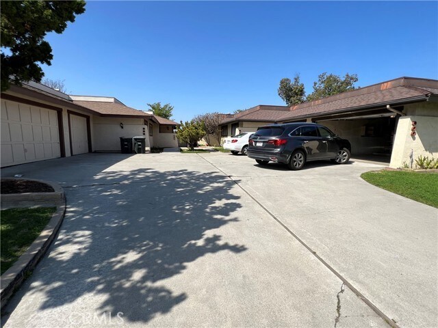 Building Photo - 741 E Fairway Dr